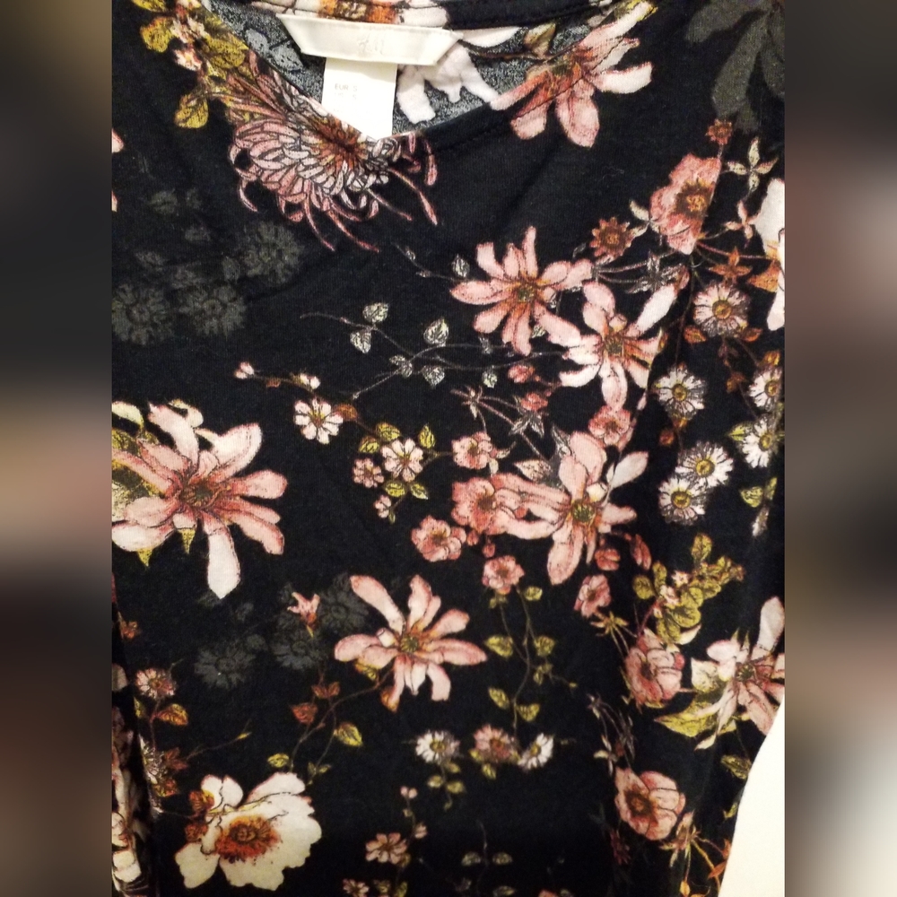 H&M Top - Picture 2 of 5